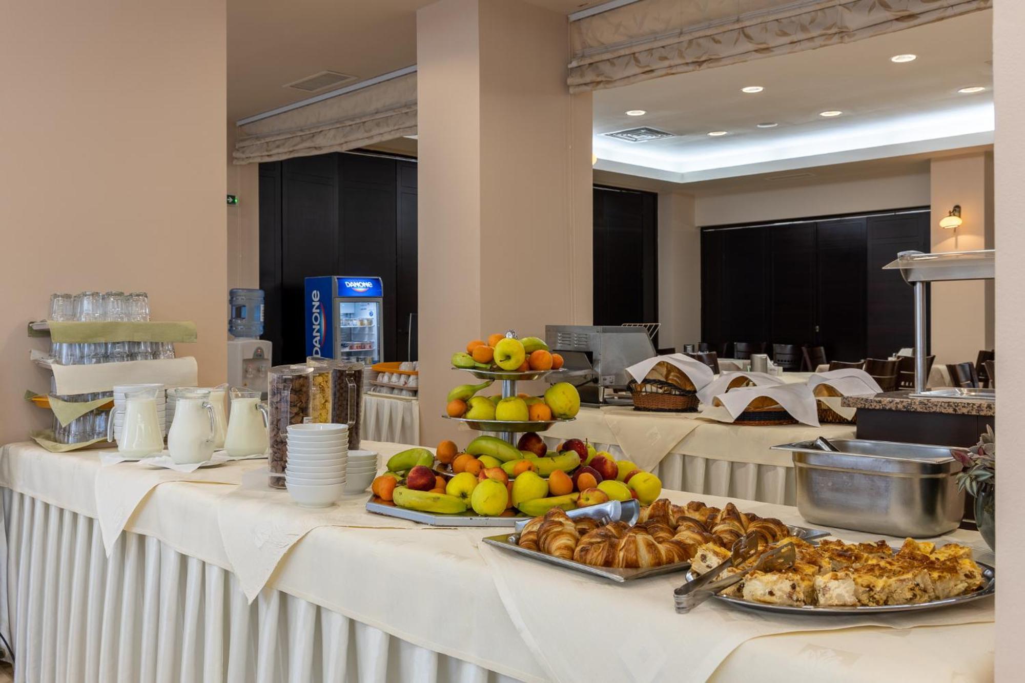 Hotel Condor Mamaia Kültér fotó